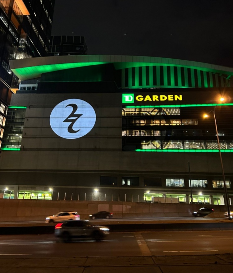 不仅场上闪耀!波士顿城遍布亚历山大的个人Logo 包括绿军主场