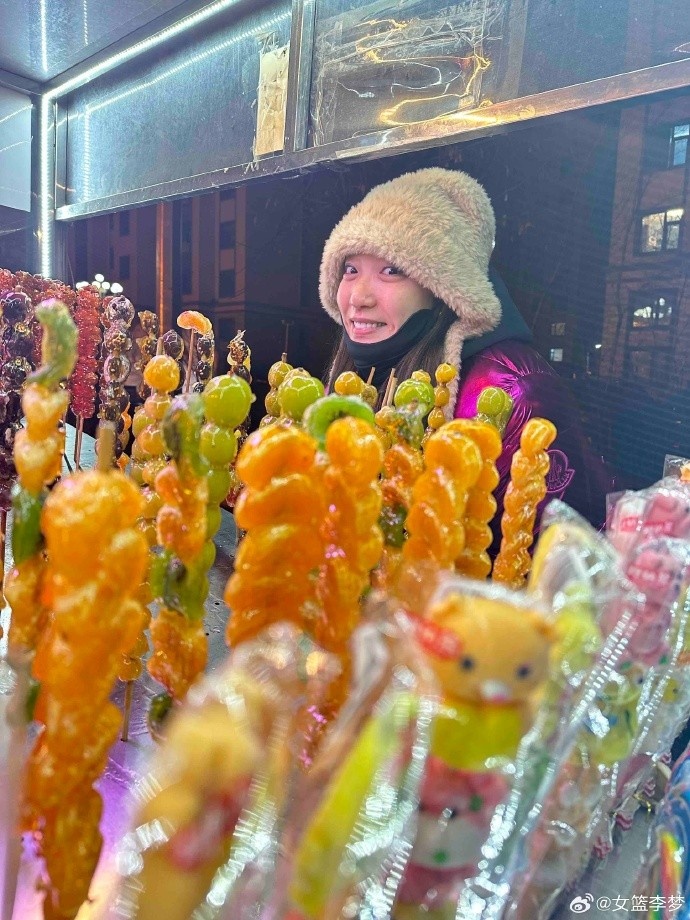 李梦晒照:又到了一个欣欣向荣的季节 我们一起越来越好