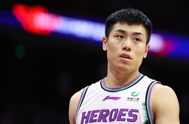 太准了!刘毅半场6中4&3记三分拿下13分 刷新赛季新高